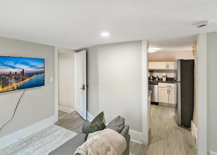 Apartment Cozy In Dt Libertyville, Near Naval Base