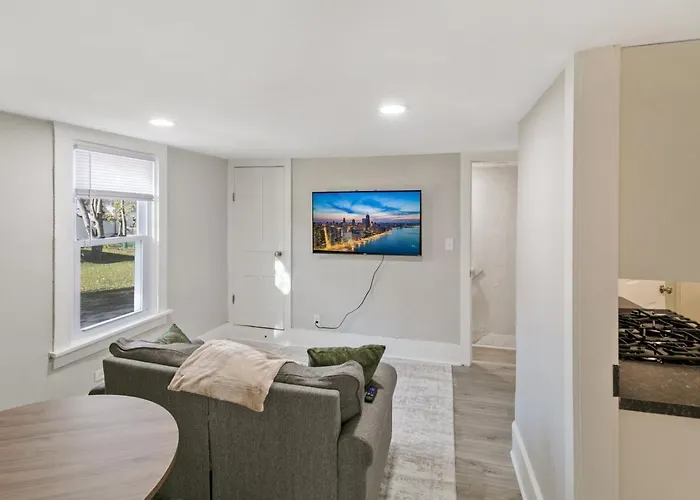 Cozy In Dt Libertyville, Near Naval Base * Libertyville