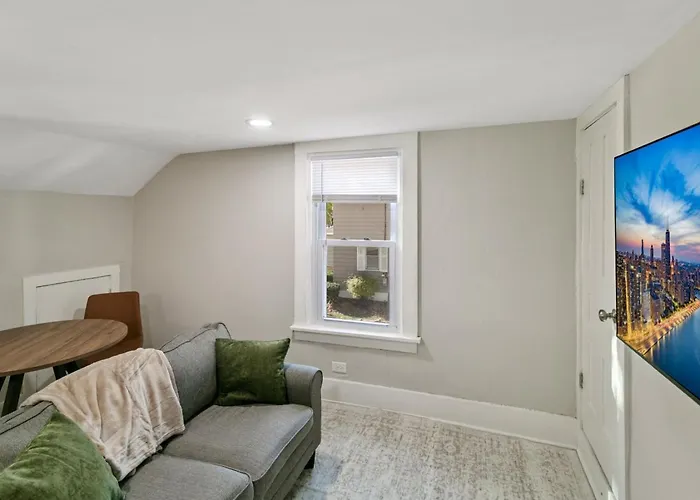 Cozy In Dt Libertyville, Near Naval Base * Libertyville